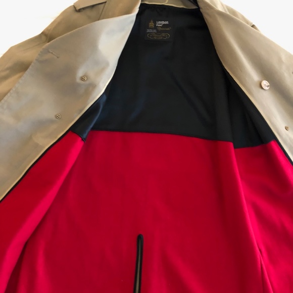 London Fog 42 Long Tan Trench Coat. Inside lining, Snow Cloth Virgin Wool! - Picture 13 of 15